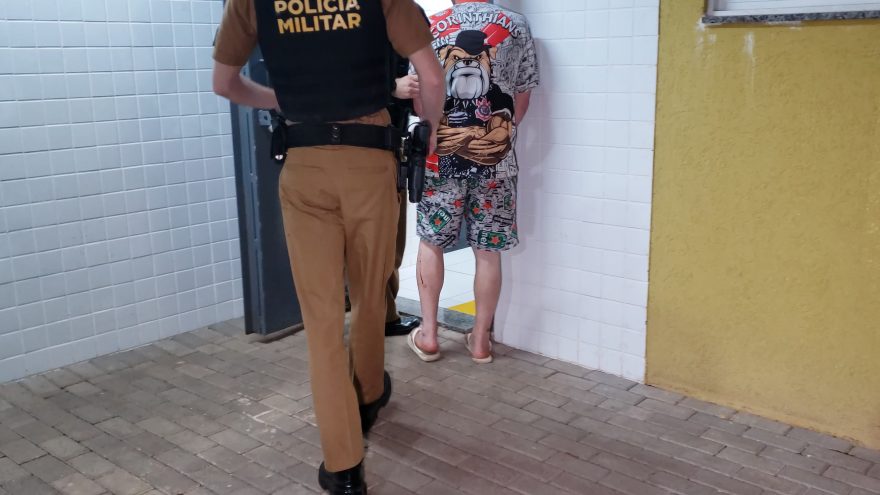 Rapaz em surto agride o pai e desfere ameaça de morte contra a mãe
