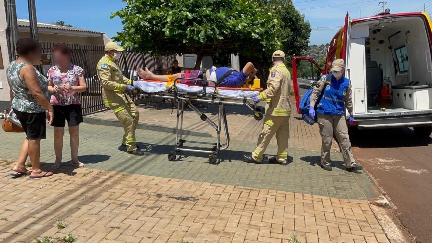 Idoso sofre ferimentos graves ao cair de telhado no Floresta