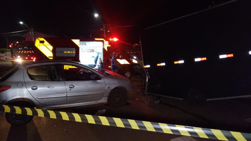 Forte colisão de trânsito deixa ruas interditadas no Interlagos
