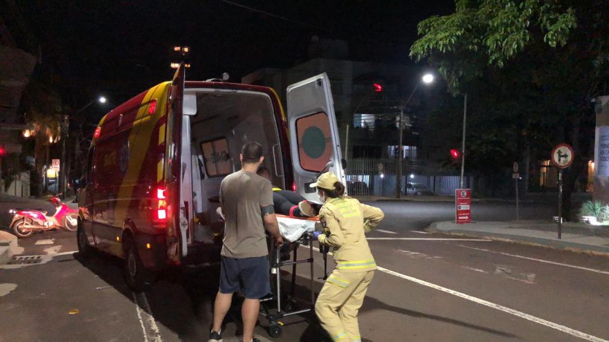 Condutora de moto fica ferida em acidente no Centro