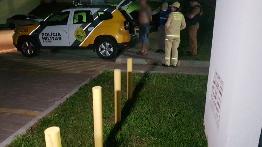Homem preso por agressão no Riviera é socorrido na Delegacia
