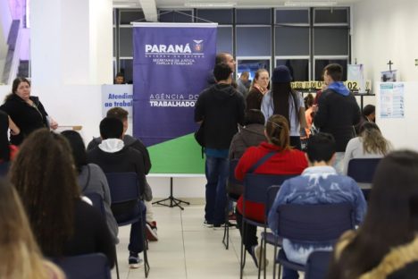 A poucos dias do Natal, Agências do Trabalhador têm 15,9 mil vagas no Paraná Imagem referente a A poucos dias do Natal, Agências do Trabalhador têm 15,9 mil vagas no Paraná