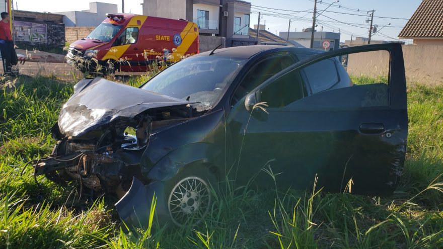 Forte colisão entre carros é registrada no Bairro Belmonte