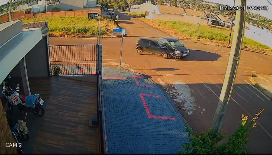 Vídeo mostra colisão de forte impacto no Bairro Belmonte