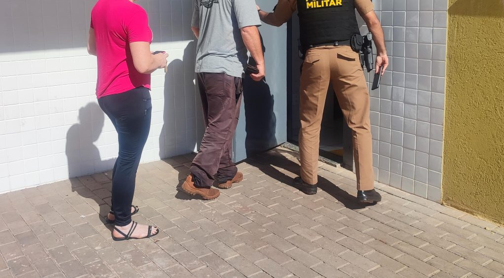Casal é preso por descumprimento de medida protetiva