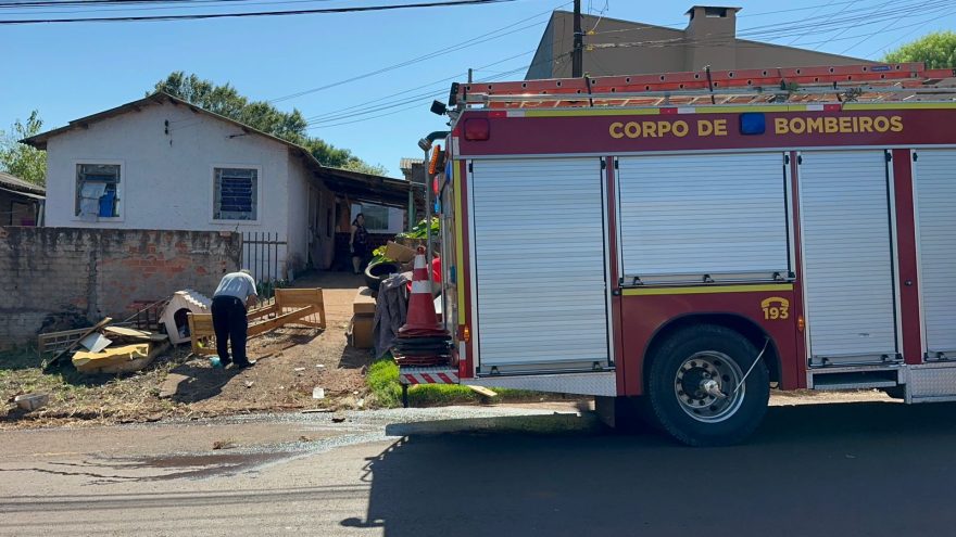 Moradores de rua colocam fogo em colchão e Corpo de Bombeiros é mobilizado no Floresta