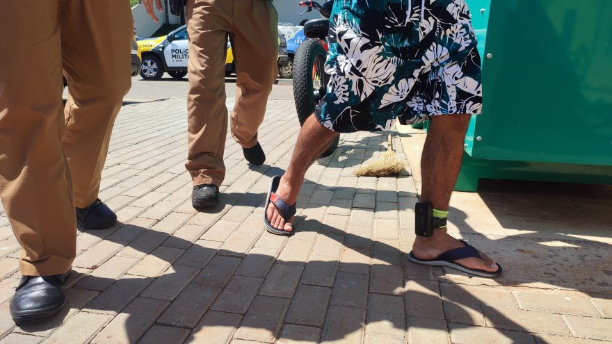 Com tornozeleira, homem é detido após furtar objetos em residência no Alto Alegre