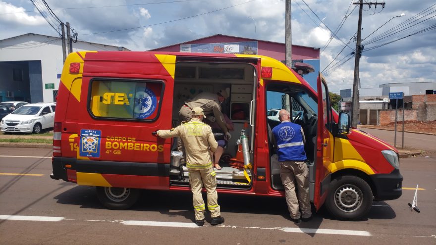 Mulher fica ferida em acidente entre Ka e Meriva na Rua Rio da Paz