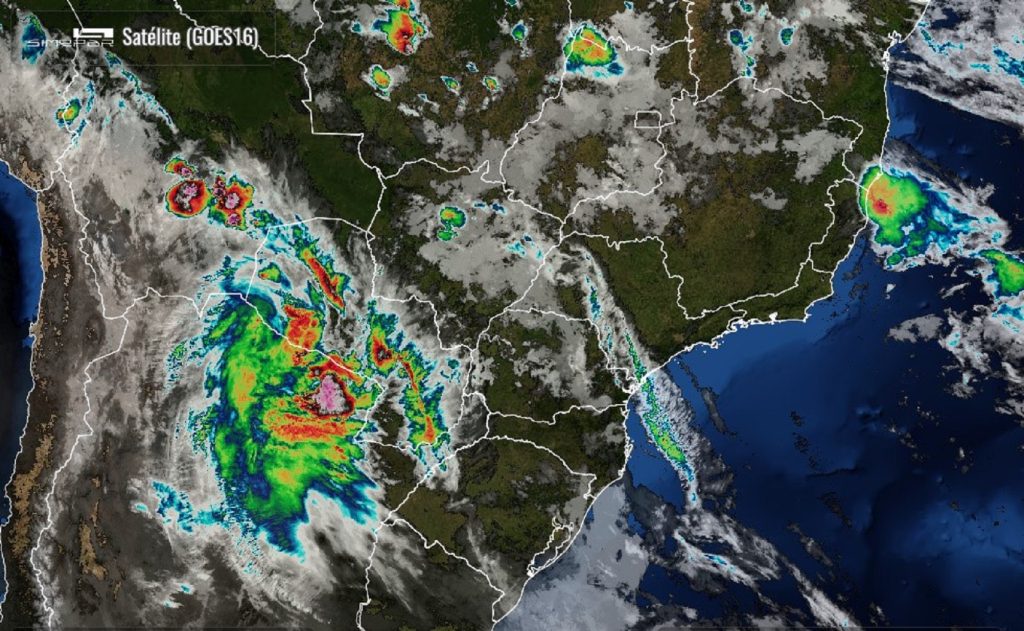 Terça-feira será de temperaturas elevadas e pancadas de chuva em Cascavel