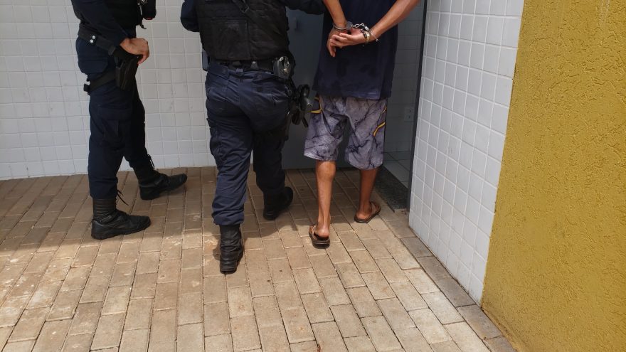 GM trabalha rápido e recupera carro furtado em menos de meia hora após o crime; dois são detidos