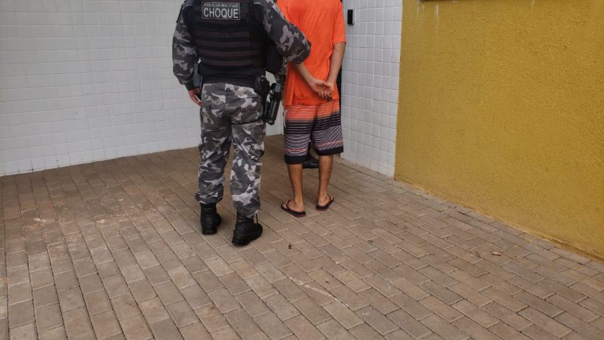 Jovem em posse de drogas e munições é preso pelo CHOQUE