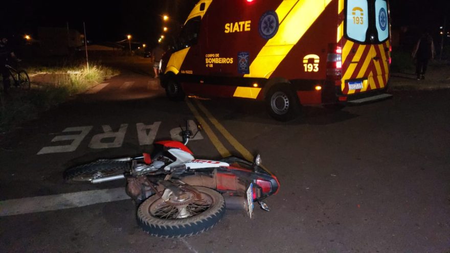 Acidente entre Spin e Bros deixa motociclista ferido na Av. Tito Muffato