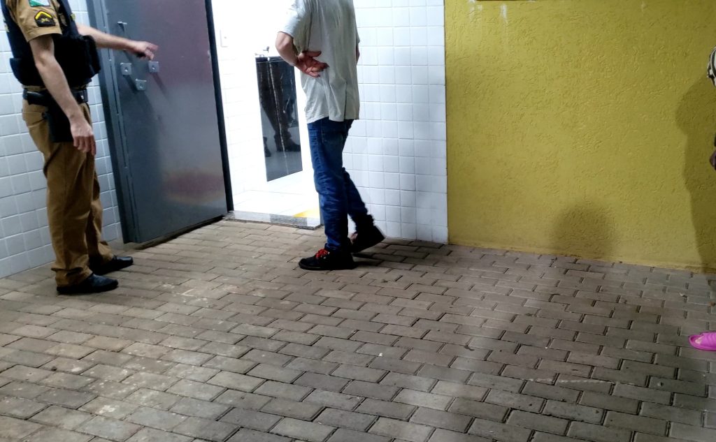 Adolescente vai para a Delegacia após perturbação de sossego e desacato
