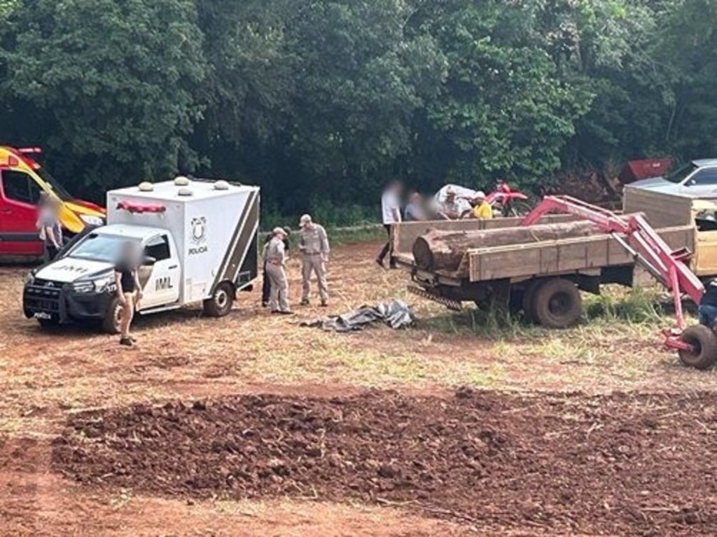 Homem de 43 anos morre ao ser atingido por tora de madeira em Coronel Vivida