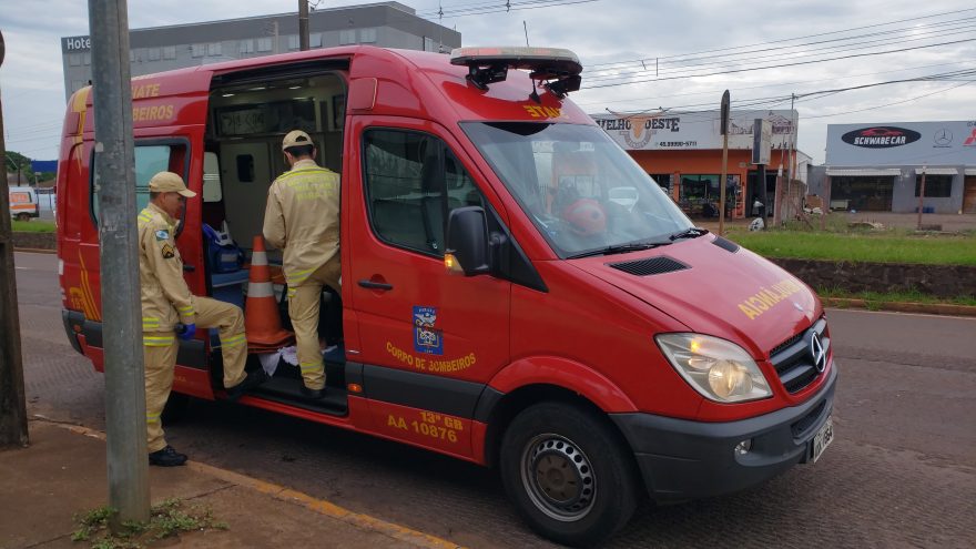 Vítima fica ferida em Queda de moto na Avenida Carlos Gomes