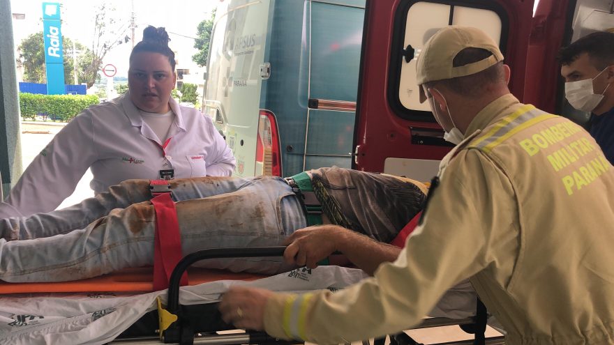Homem fratura a coluna após ser atingido por plataforma de três toneladas