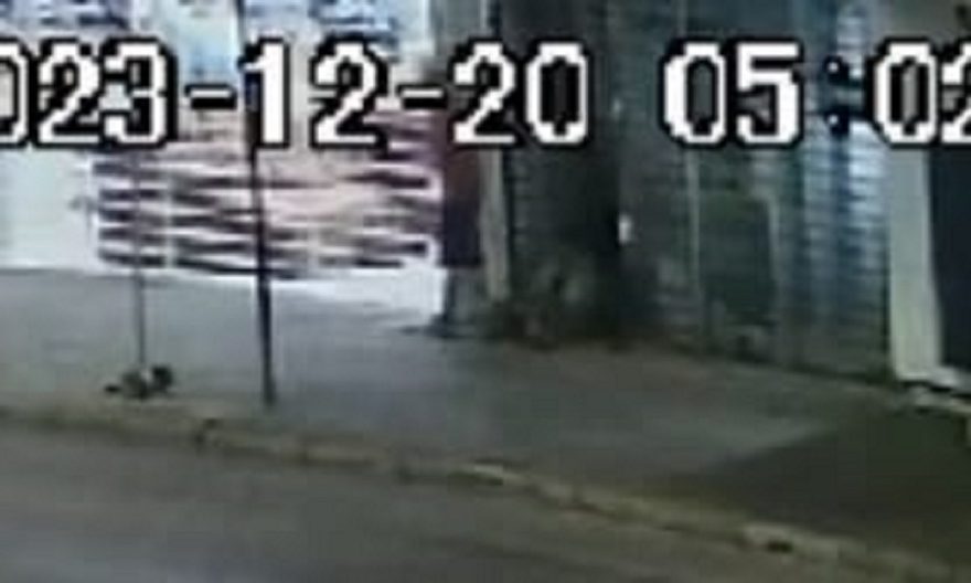 Câmera registra arrombamento em estabelecimento no Centro