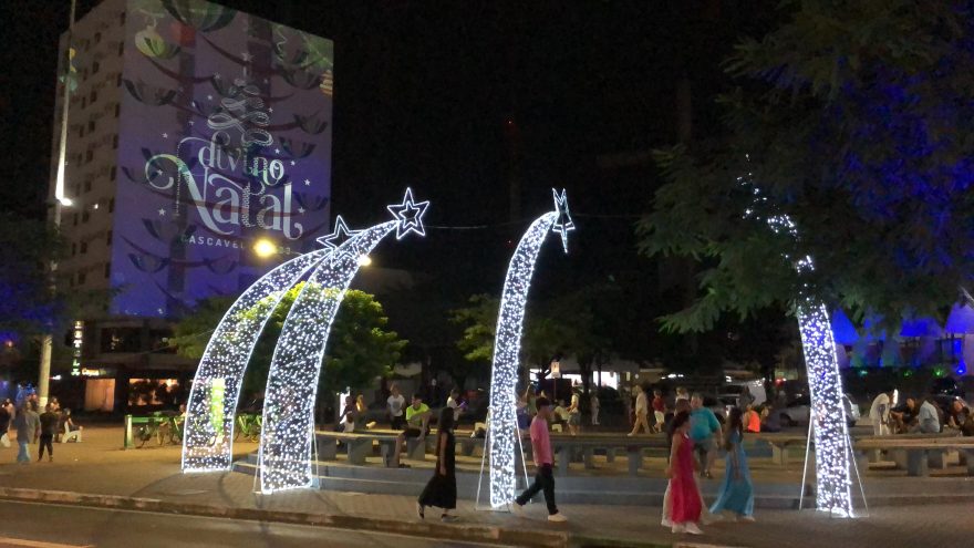 Cascavelenses lotam as ruas do Centro na semana que antecede o Natal