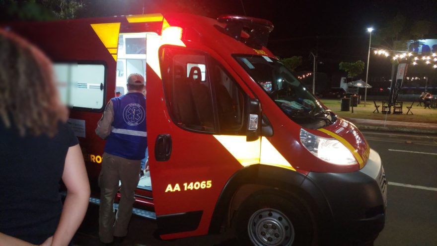 Jovem fica ferido em acidente na Avenida Brasil