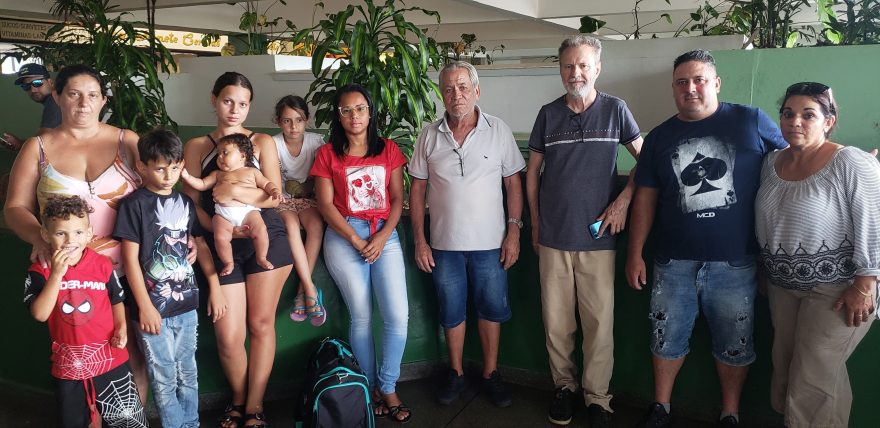 Passageiros indignados reclamam de espera de mais de 9 horas por ônibus de linha