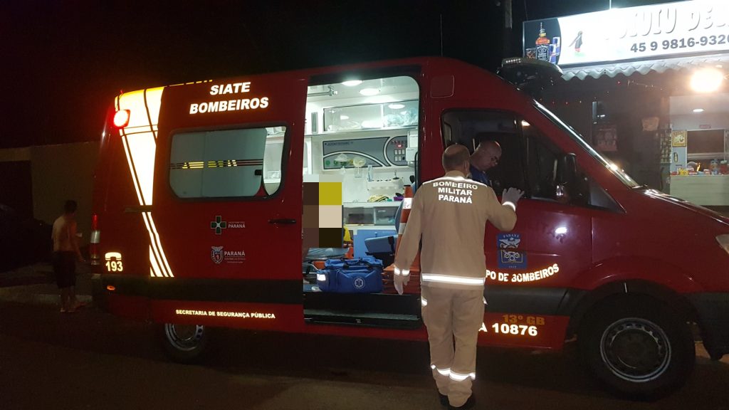 Vítima de acidente no XIV de Novembro, homem é socorrido pelo Siate