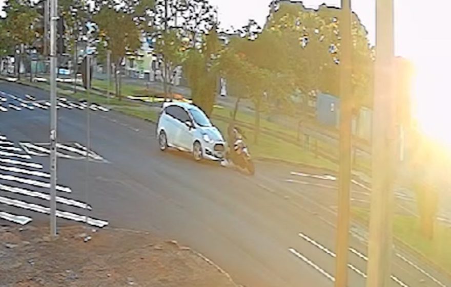Vídeo mostra colisão entre moto e Fiesta na Avenida Tancredo Neves