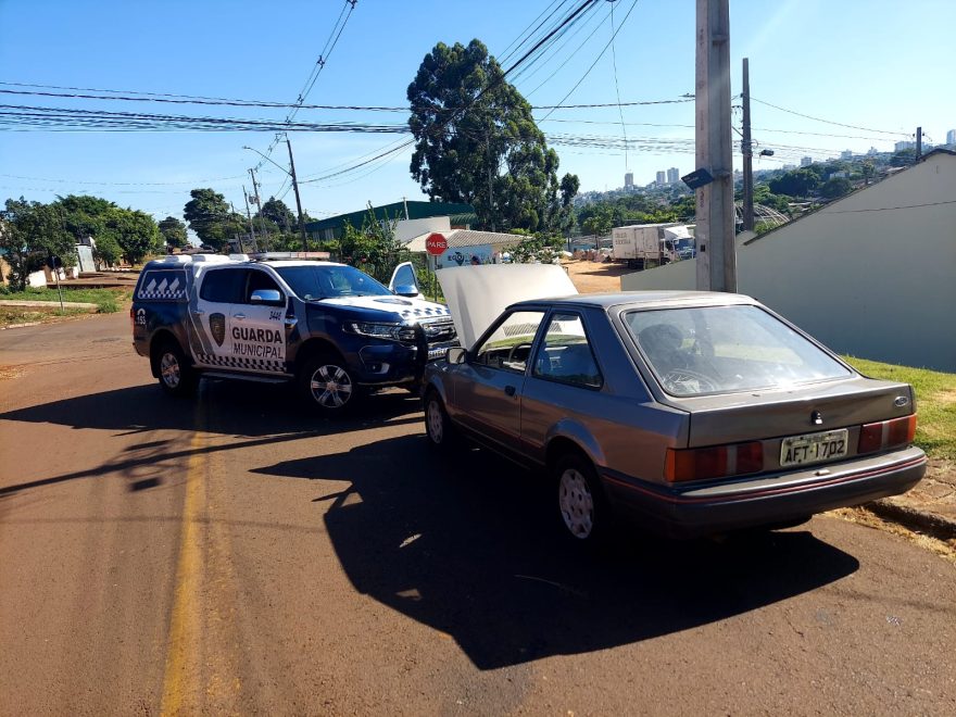 Homem e travesti são localizados dentro de veículo furtado e detidos pela Guarda Municipal