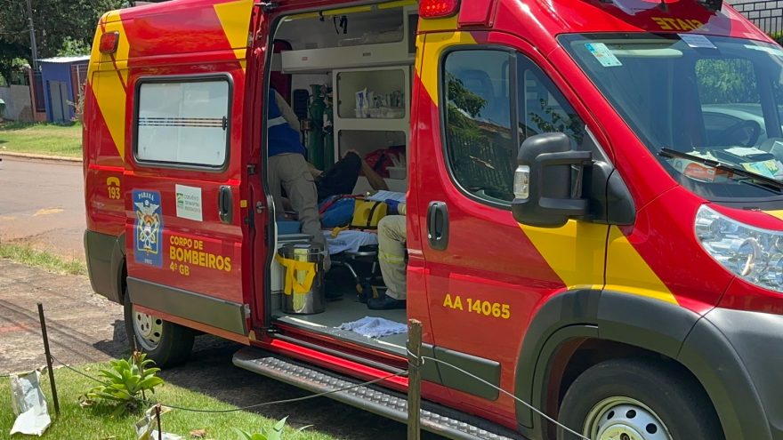 Homem é socorrido após sofrer queda em residência na Avenida Corbélia