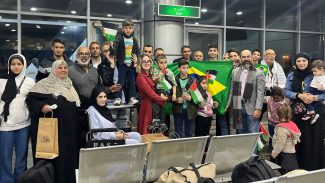 Terceiro grupo de brasileiros repatriados de Gaza deixa o Egito