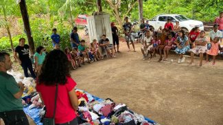 Afetados pela Usina de Belo Monte recebem doações em campanha de Natal Afetados pela Usina de Belo Monte recebem doações em campanha de Natal