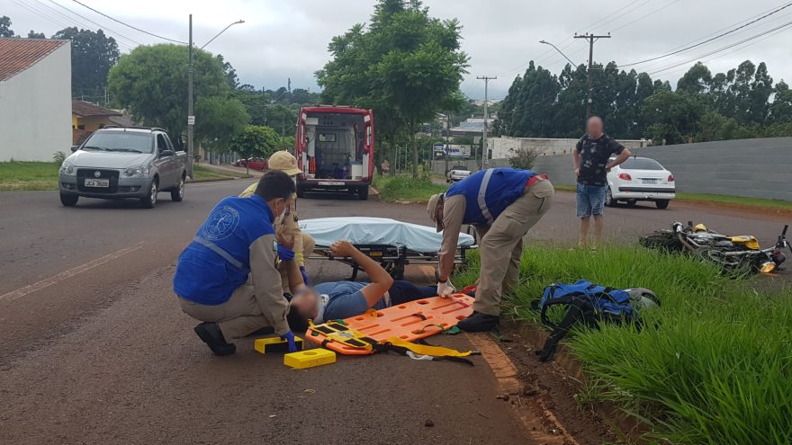 Motociclista fica ferido ao se envolver em acidente de trânsito na rua Olindo Periolo