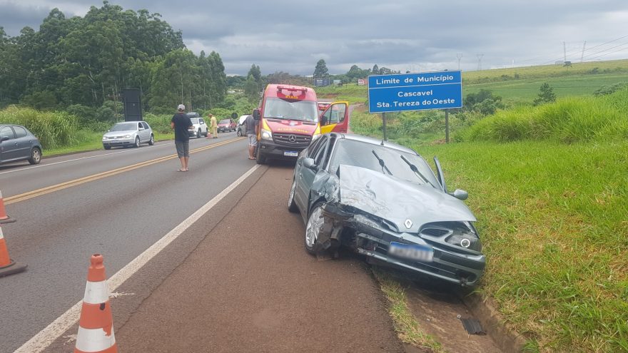 Forte colisão deixa sete vítimas na BR-277, em Cascavel