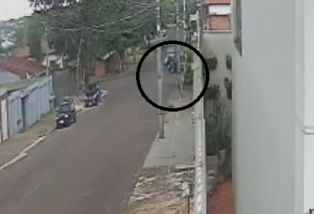 Imagem referente a Vídeo mostra que ocorreu luta corporal entre atirador e Rudinei Cecchetti antes de homicídio