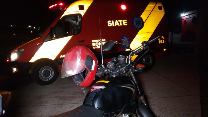 Motociclista fica ferido ao sofrer queda na marginal da BR-277