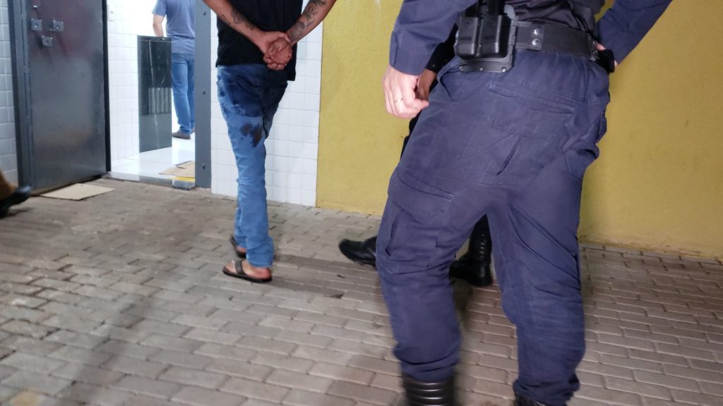 Pai agride filho de 9 anos com tapa no rosto no Cascavel Velho