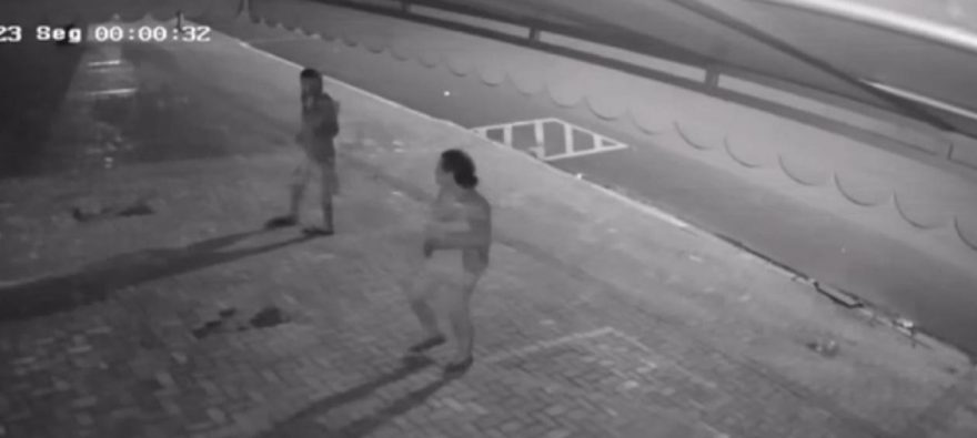 Dupla é flagrada furtando objetos em academia no Centro
