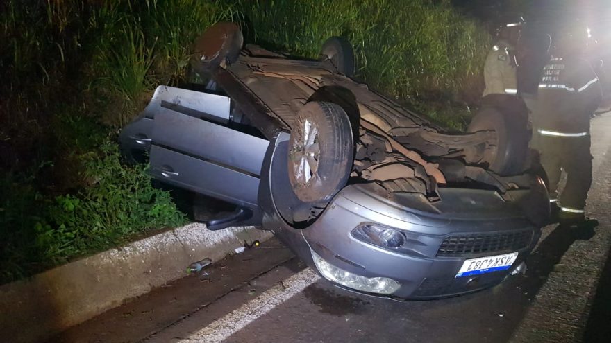 Capotamento é registrado na rodovia BR-467, nas proximidades do Contorno Oeste