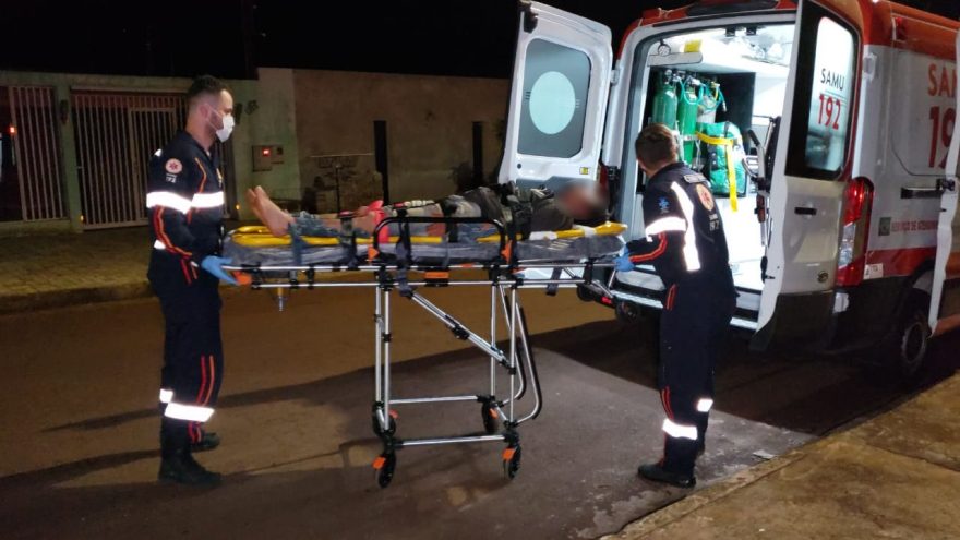 Após agredir e ameaçar família com pé de cabra, homem é atendido em surto no Cascavel Velho