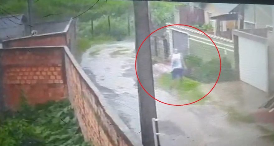 Vídeo: após cair em bueiro, homem é encontrado morto em Ponta Grossa