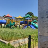 Imagem referente a Praça João Vitor: mãe lamenta situação de abandono do local que leva o nome do filho falecido
