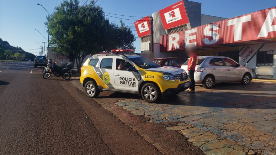 Fluxo intenso de veículos causa acidente entre carro e moto no Trevo Cataratas