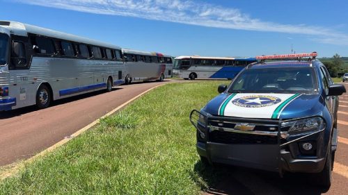 Operação conjunta resulta na apreensão de 4 ônibus carregados com mercadorias irregulares Imagem referente a Operação conjunta resulta na apreensão de 4 ônibus carregados com mercadorias irregulares