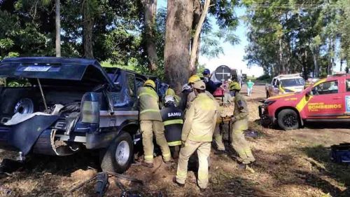Quatro pessoas ficam feridas em grave acidente no Vale do Ivaí Imagem referente a Quatro pessoas ficam feridas em grave acidente no Vale do Ivaí