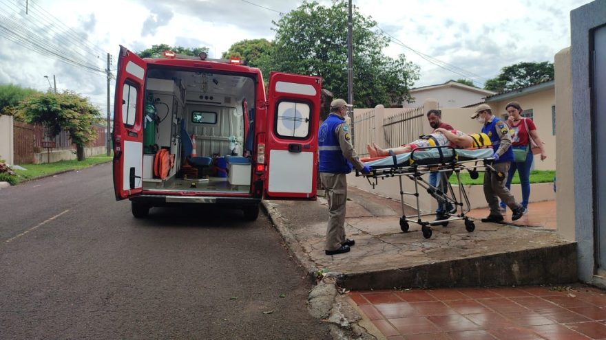 Idosa sofre queda no interior da residência na Rua Canários no Bairro Floresta