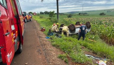Imagem referente a Motorista é ejetada durante capotamento e morre esmagada na PR-486