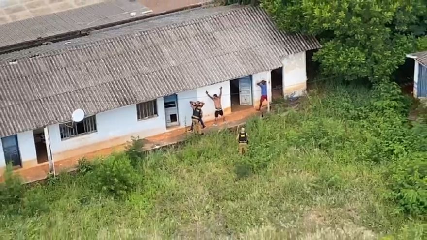 Correria no Centro! Helicóptero da PM auxilia em perseguição e abordagem a suspeitos