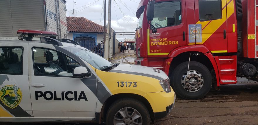 Incêndio criminoso em quitinete mobiliza Bombeiros e Polícia Militar no Esmeralda