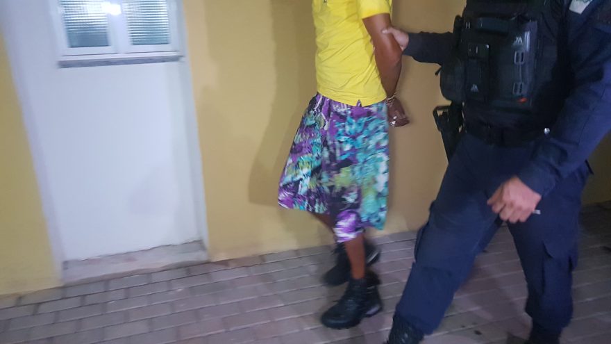 Dois são presos com crack na Praça da Bíblia