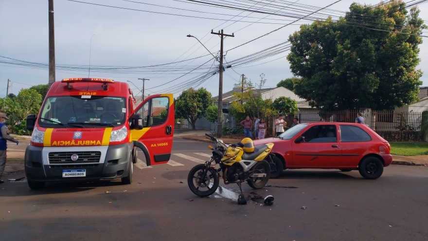 Acidente entre moto e Fiesta deixa motociclista ferido no Periolo