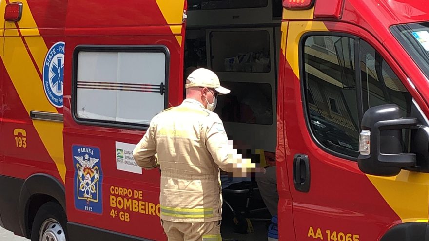 Motociclista é vítima de acidente de trânsito na Rua Agostinho dos Santos